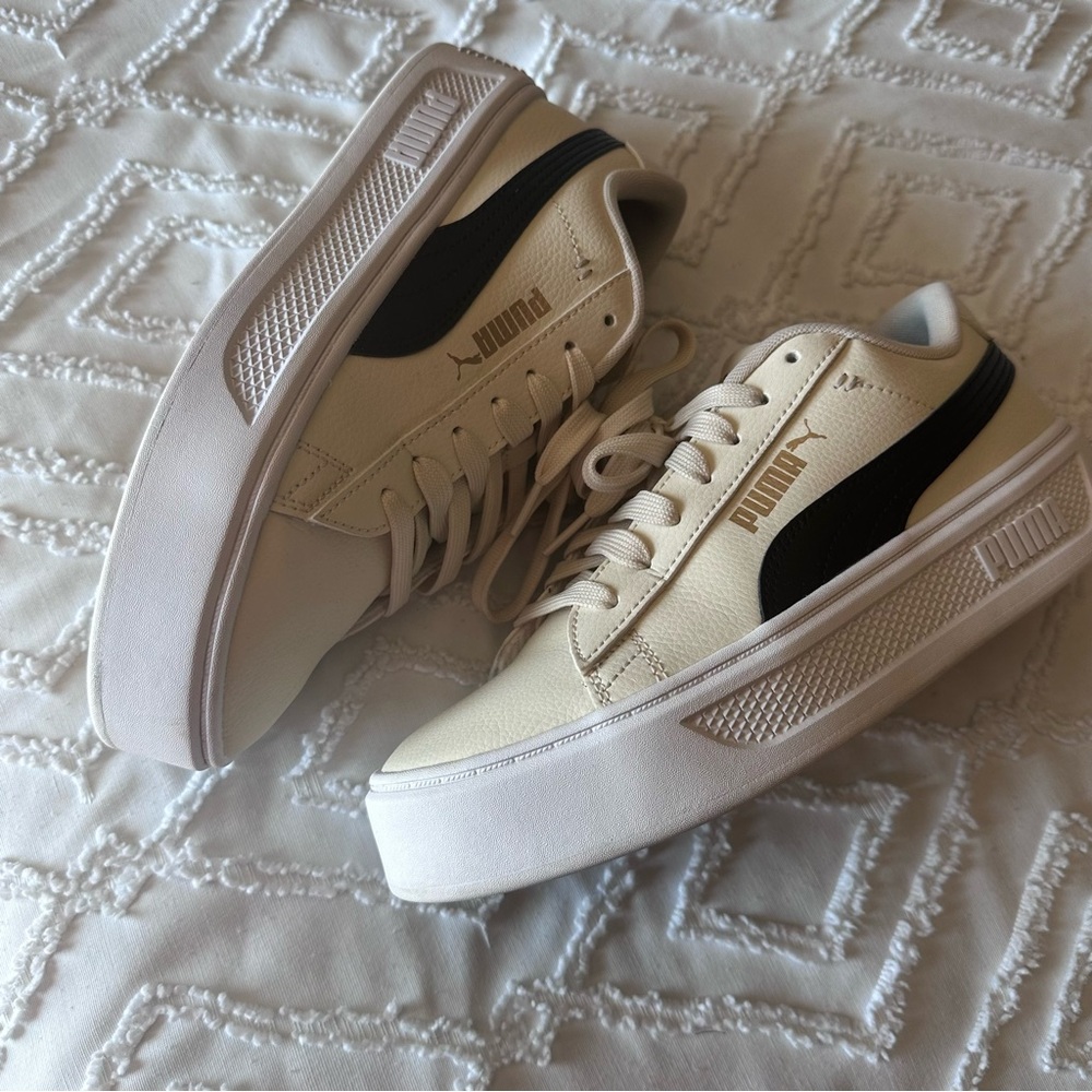 Puma Cream and Black Women's Sneakers